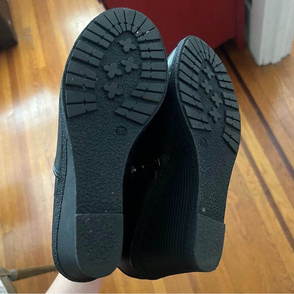 Vespose Womens 9679 wedge ankle bootie black boots 8.5 EUC like new faux… - Picture 3 of 6